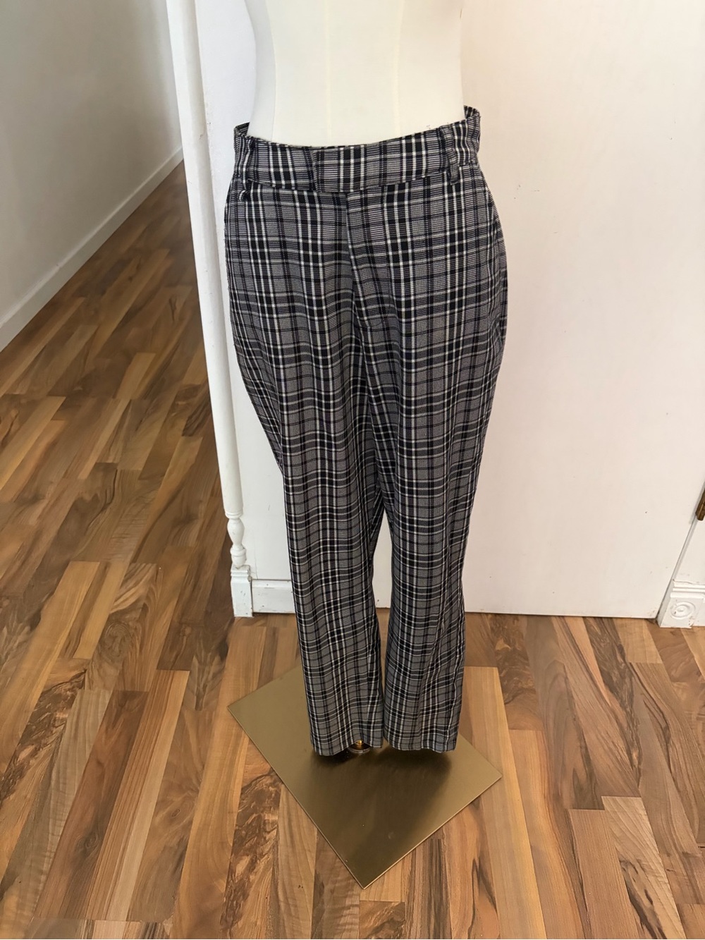 Hot Topic Black / Gray Plaid Straight-Leg Pants, Elastic Back, Small, Like New.